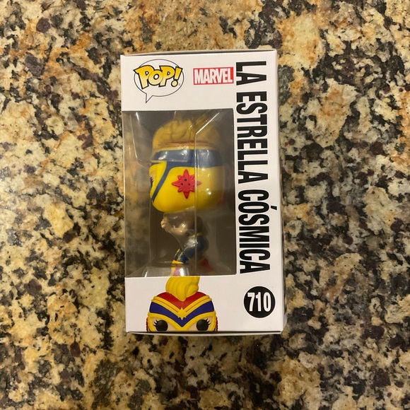 Funko POP! Marvel Lucha Libre - La Estrella Cosmica #710 - BNIB - Picture 3 of 6